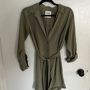 Sage green Abercrombie button down dress. Size small! Lightly used! Tie front